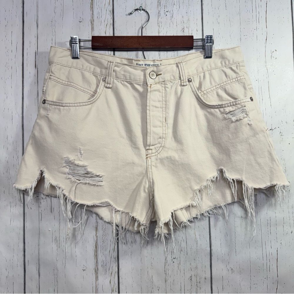 We The Free Free People Cream Distressed Denim Shorts Raw Hem Size 30 Cowgirl